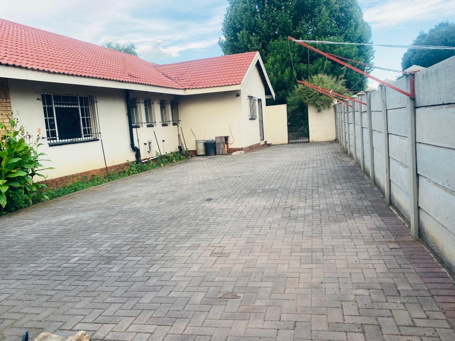 3 Bedroom Property for Sale in Roodia Free State